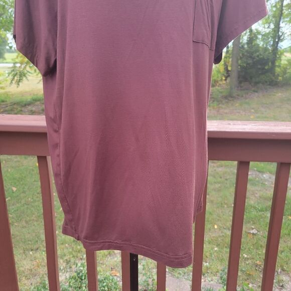 Klotho Women's Burgundy Solid Stretch V-Neck Short Sleeve T-Shirt Size Large NWT - Picture 9 of 15